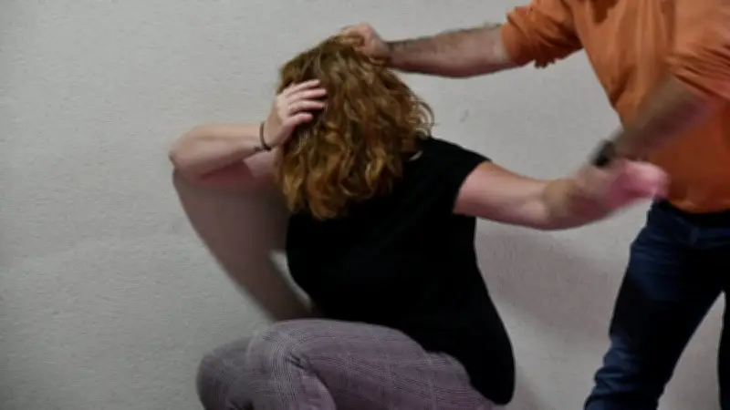 Béziers : un homme condamné 16 fois frappe sa compagne et son fils de 10 ans