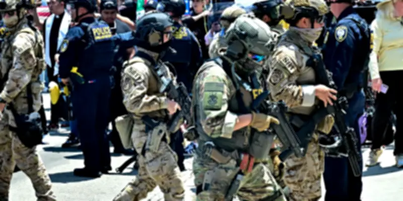 Californie : une juge fédérale autorise les agents de l'ICE à porter des masques