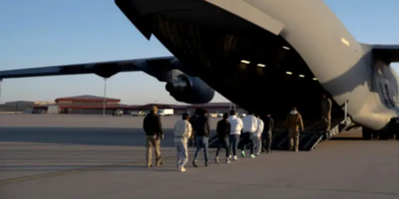 Cameroun : arrestations de journalistes après une enquête sur des expulsions américaines