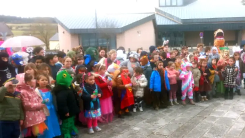 Carnaval des enfants à Saint-Alban-sur-Limagnole : une centaine de participants en fête