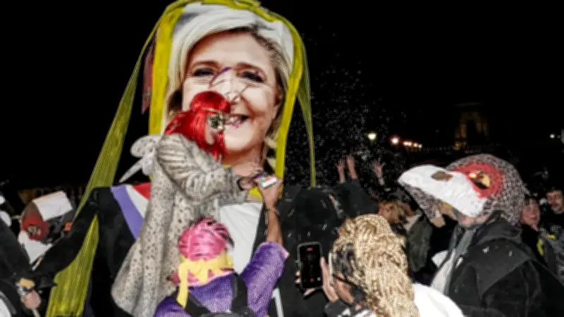 Carnaval des Gueux à Montpellier : Marine Le Pen en effigie brûlée dans une satire politique festive