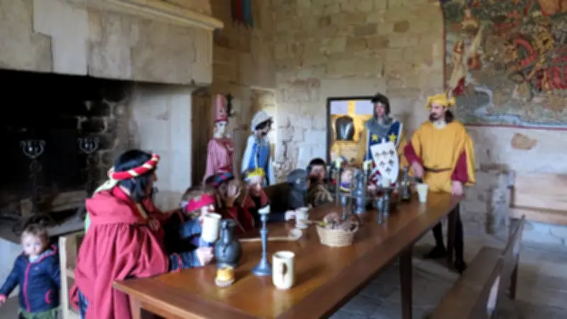 Carnaval et crêpes au château de Montaigut : une fête familiale en Aveyron