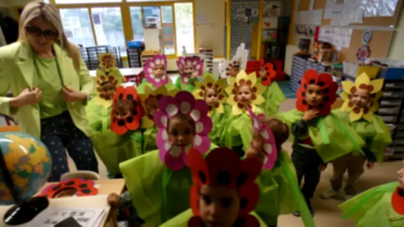 Carnaval printanier à Redessan : les écoliers célèbrent la nature en couleurs