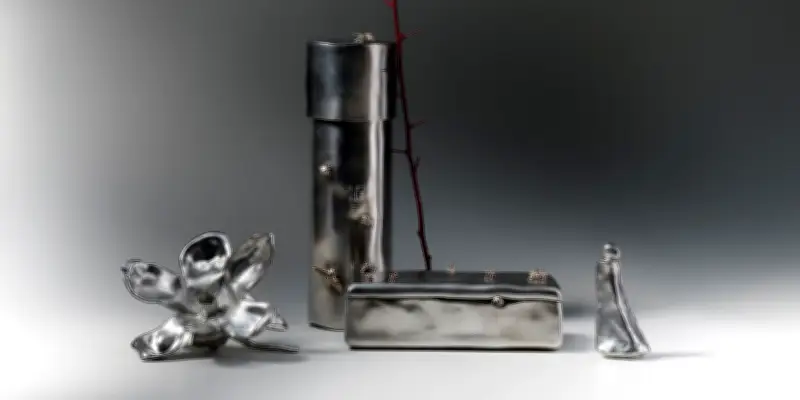 Caron réinvente l'art olfactif avec des objets-sculptures signés Xavier Dehaye