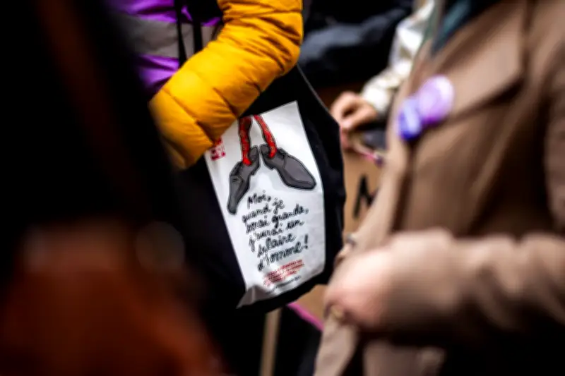 Écart salarial femmes-hommes : une réduction ralentie en 2024 malgré des progrès