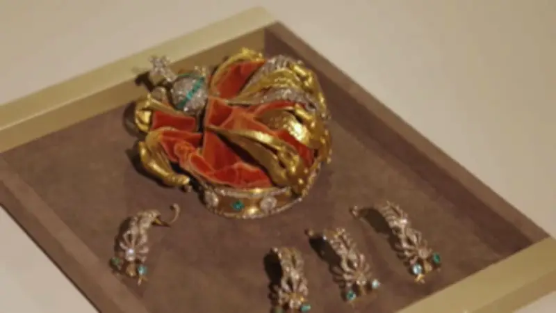 Casse du Louvre : la couronne de l'impératrice Eugénie pourra être restaurée malgré des dégâts importants