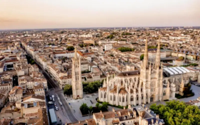 Cathédrale Saint-André de Bordeaux : une histoire tumultueuse de siècles en siècles