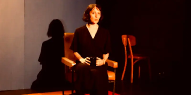 Cécile Garcia Fogel illumine 'Tanto poco' au Théâtre du Chariot à Paris