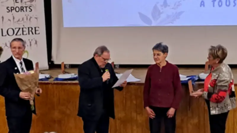 Chantal Coubes, l'âme du club de vannerie d'Ispagnac, honorée par la municipalité