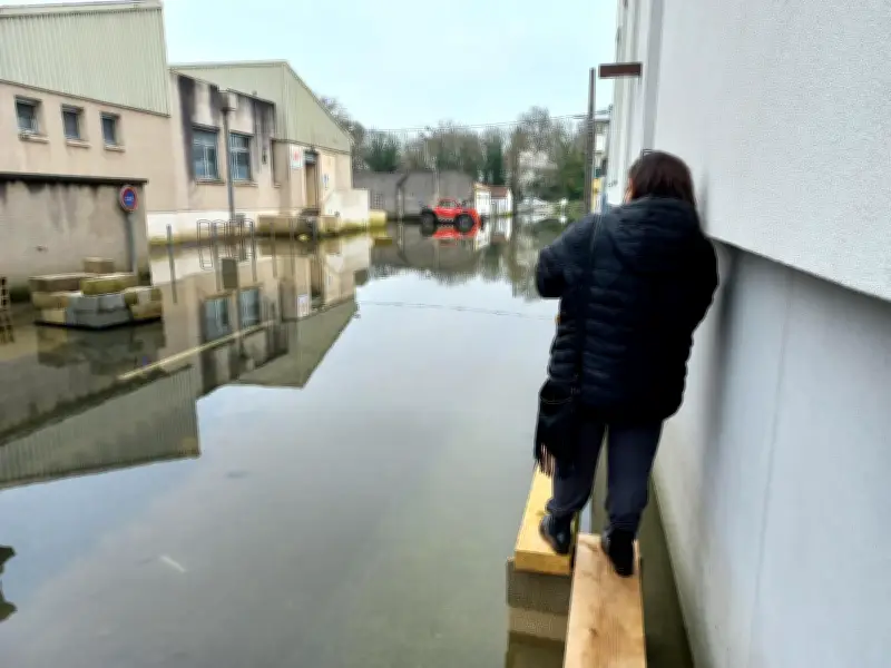 Charente : la décrue se poursuit, pompage des caves débutera lundi