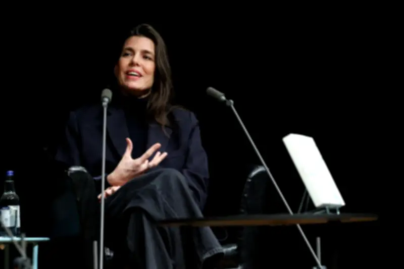 Charlotte Casiraghi à Bordeaux : une voix grave pour dévoiler « La Fêlure »