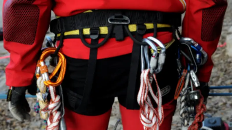 Chute d'un randonneur à Claret : sauvetage périlleux des pompiers spécialisés