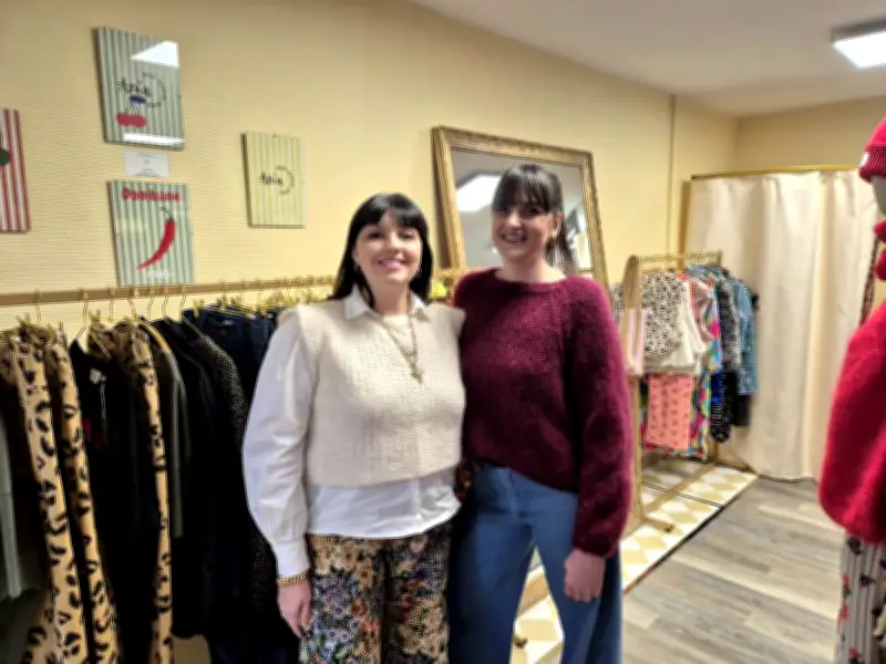 Céline et Élodie Safont, Maîtres Artisans à Saint-Jean-de-Luz, défendent la couture traditionnelle