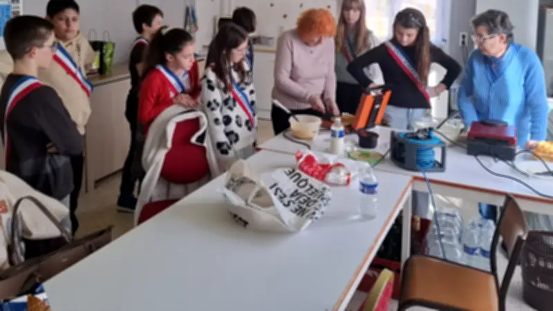 Codognan : jeunes élus et aînés partagent un loto gourmand et des gaufres