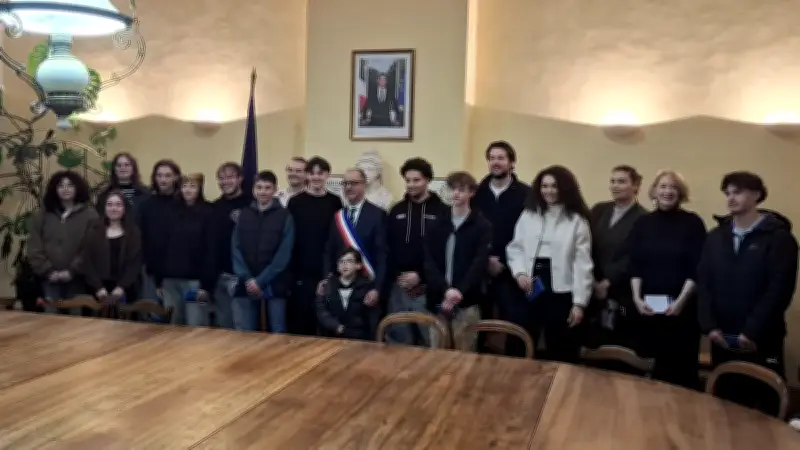 Codognan : Une vingtaine de jeunes majeurs reçoivent leur première carte d'électeur