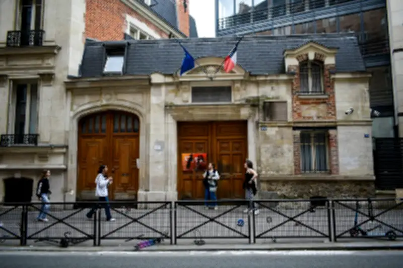 École Alsacienne : la justice renvoie en urgence le litige sur le licenciement du directeur