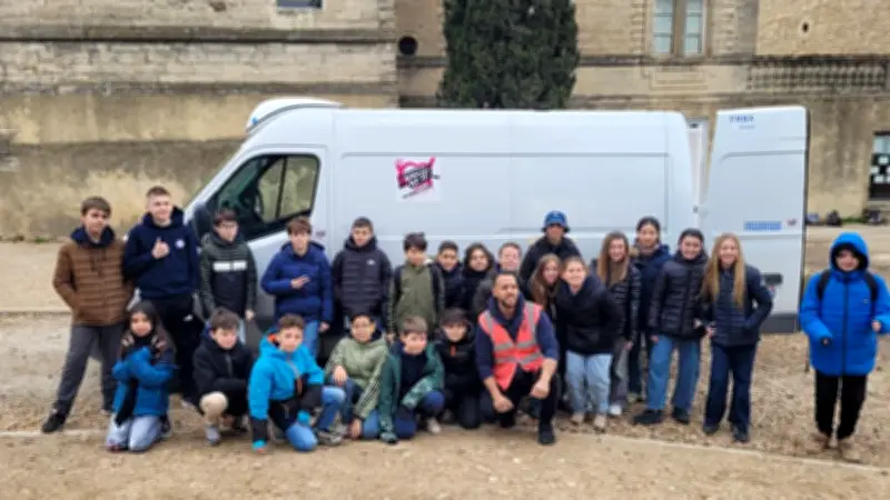 Collège d'Alzon : les élèves de 6e6 mobilisés pour une collecte de vêtements aux Restos du cœur