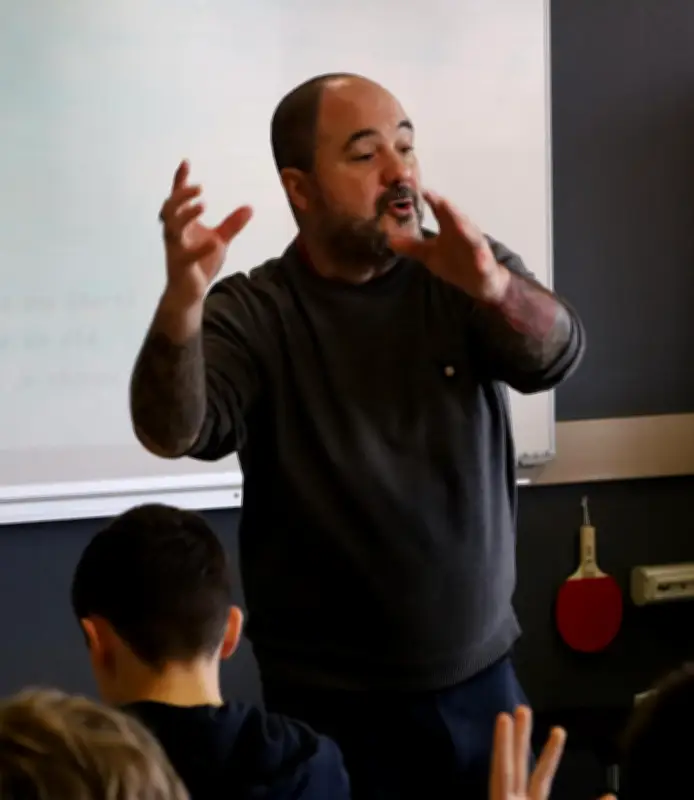 Collège Max-Linder : des élèves créent une chanson avec le chanteur Manu Guérin