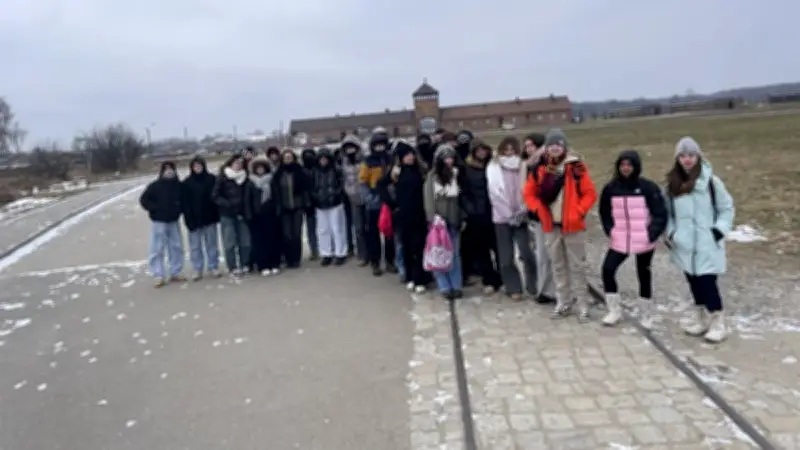 Collégiens du Gard en voyage mémoriel en Pologne pour honorer la mémoire des déportés