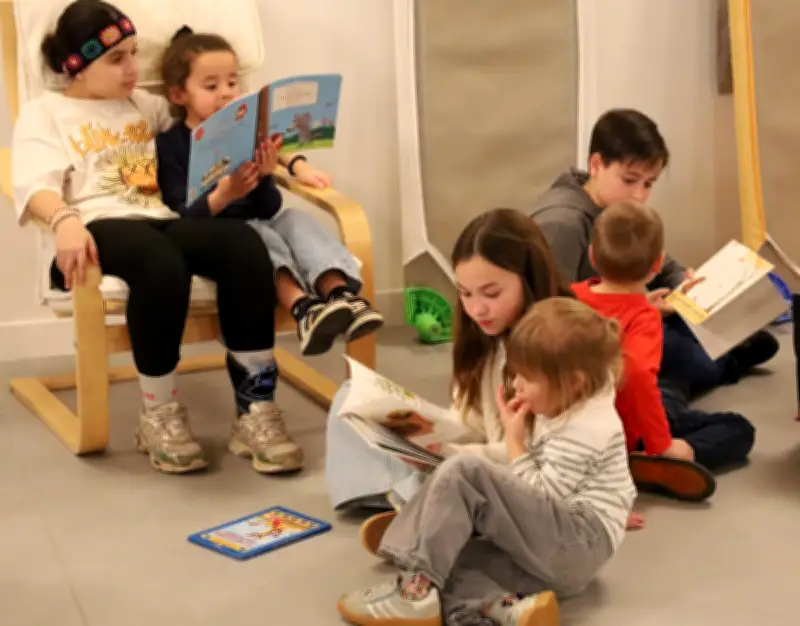 Collégiens et maternelles unis par la lecture à haute voix à Saint-Loubès