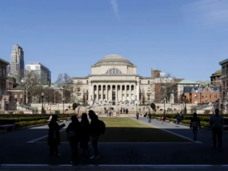 Columbia dans la tourmente pour ses liens avec Epstein et sa compagne