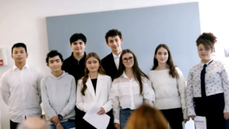 Concours d'éloquence à Alès : huit lycéens brillent avec les mots de Gandhi