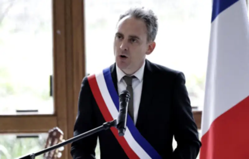 Condamné pour violences conjugales, un maire candidat à sa réélection suscite l'indignation