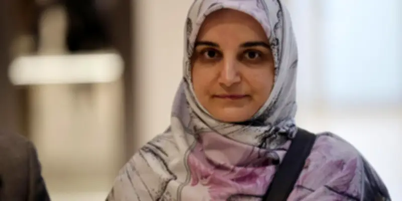 Condamnation de Mahdieh Esfandiari : un an de prison ferme pour apologie du terrorisme