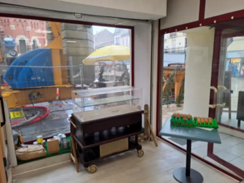 Conflit commercial à Montmarès : une grue de chantier assombrit l'avenir des commerçants