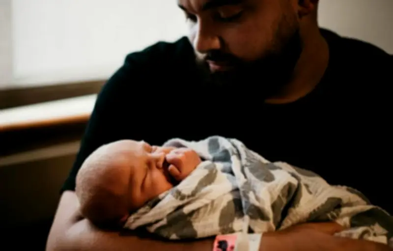 Congé supplémentaire de naissance : une réforme majeure pour les parents dès 2026