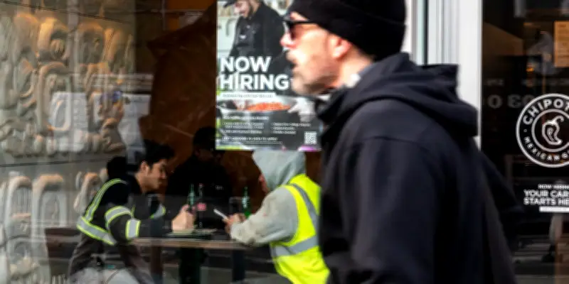 Économie américaine : une croissance forte masque une création d'emplois inquiétante