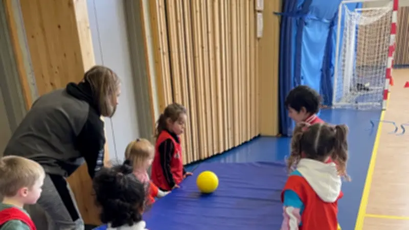 Coopération sportive en Lozère : 50 écoliers unissent leurs forces pour terrasser un géant