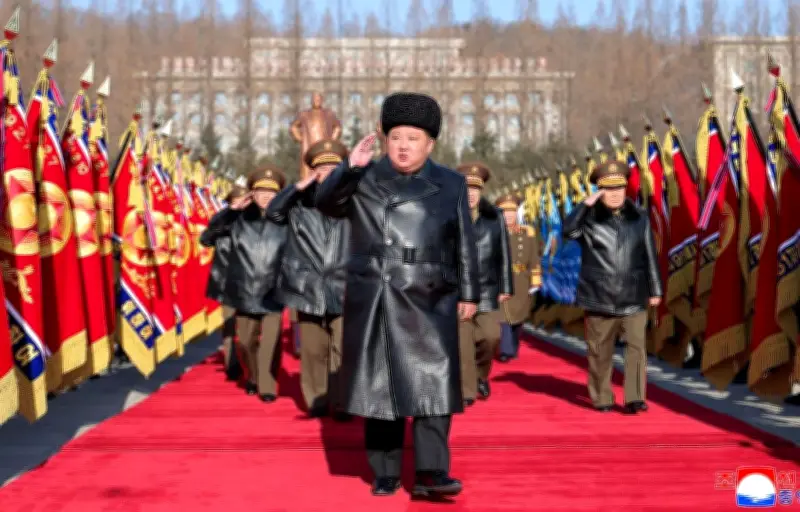 Corée du Nord : Kim Jong Un dévoile un lance-missiles nucléaire avant un congrès crucial