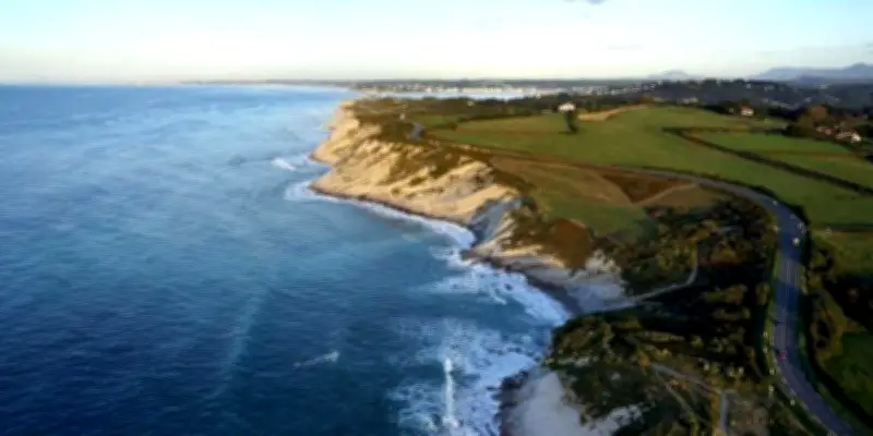 Corniche basque : l'érosion côtière menace la « plus belle route » du Pays basque