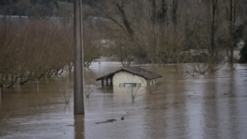 Crues dévastatrices en Gironde et Lot-et-Garonne : l'alerte rouge maintenue jusqu'à mardi