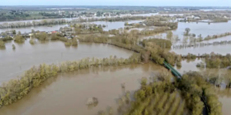 Crues historiques : trois départements en vigilance rouge face à des inondations majeures