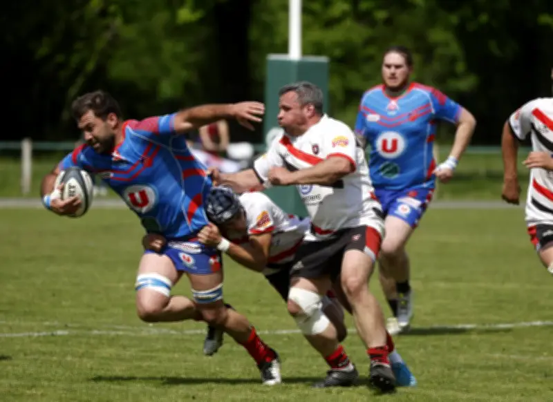 CS Nontron face à Sainte-Foy-la-Grande : un match crucial pour la troisième place