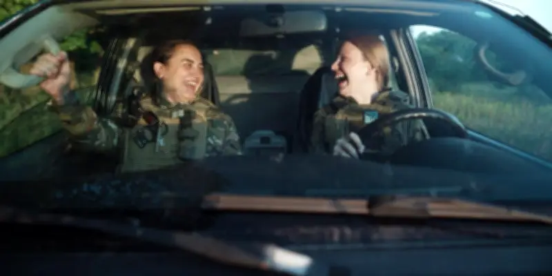 Cuba et Alaska, deux secouristes ukrainiennes face à la guerre avec humour