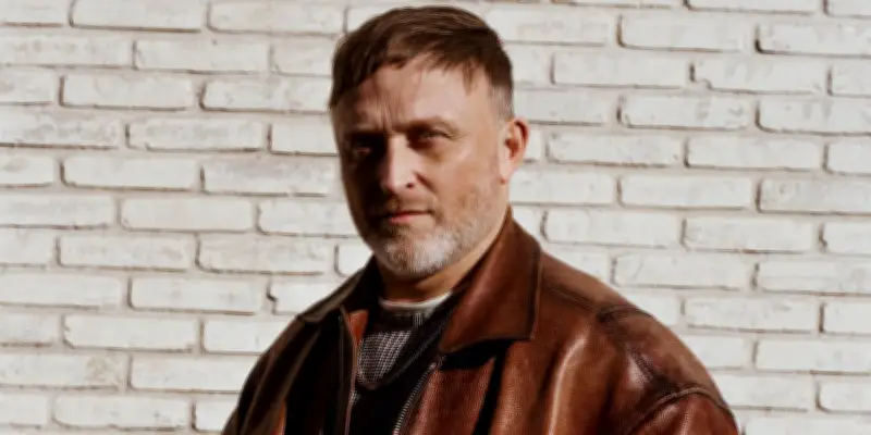 Damien Jalet : le chorégraphe bouleversé par l'évocation de son spectacle Thr(o)ugh