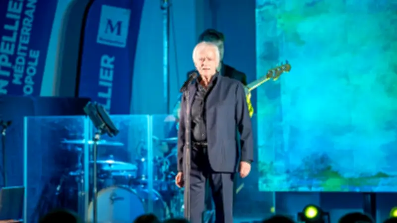 Dave, 81 ans, électrise Montpellier avec un concert mémorable à l'hôtel de ville