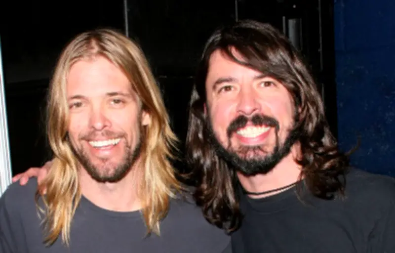 Dave Grohl évoque la difficile relance des Foo Fighters après la mort de Taylor Hawkins