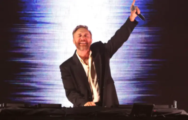 David Guetta dévoile la naissance de son quatrième enfant Skyler sur Instagram