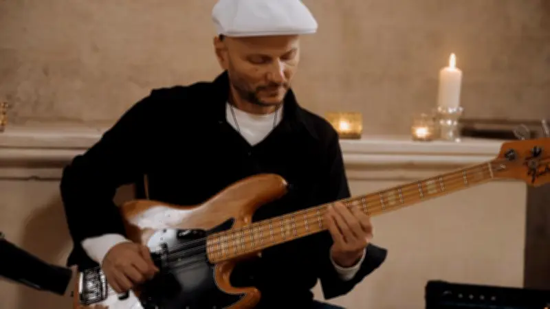 David Taïeb dévoile son projet solo « Pièces pour basse » à la Boîte à Idées