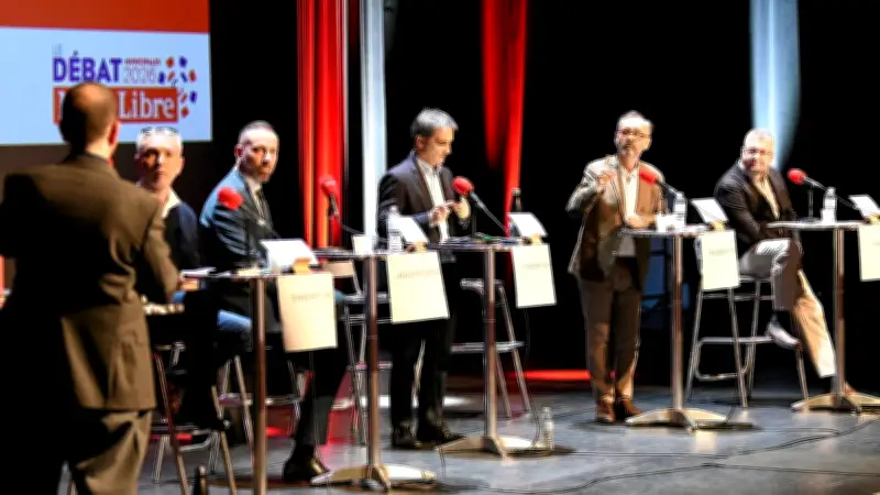 Débat municipal houleux à Béziers : cinq candidats s'affrontent avant les élections de 2026