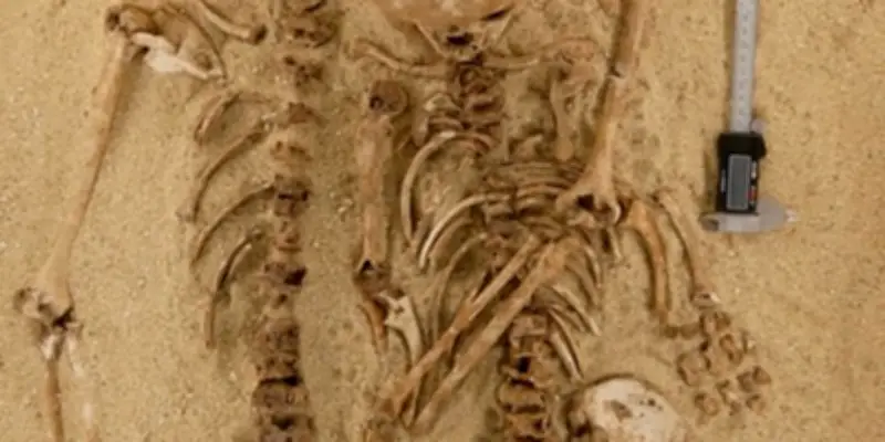 Découverte génétique : une double sépulture de 12 000 ans révèle la plus ancienne maladie rare