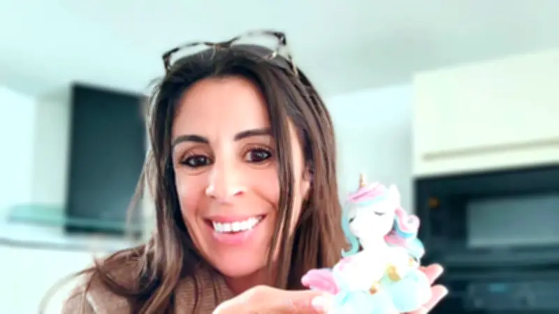 Delphine Blanc, professeure d'EPS, sculpte la magie avec la pâte à sucre dans l'Hérault