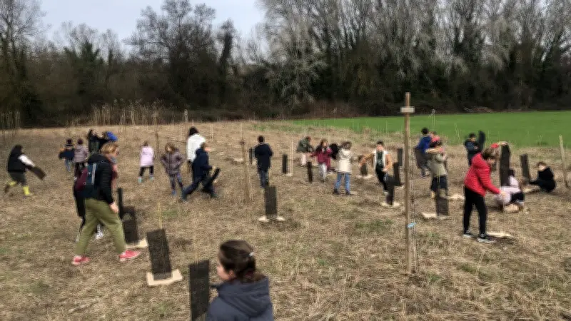 Des écoliers plantent 150 arbres avec des chasseurs pour la biodiversité