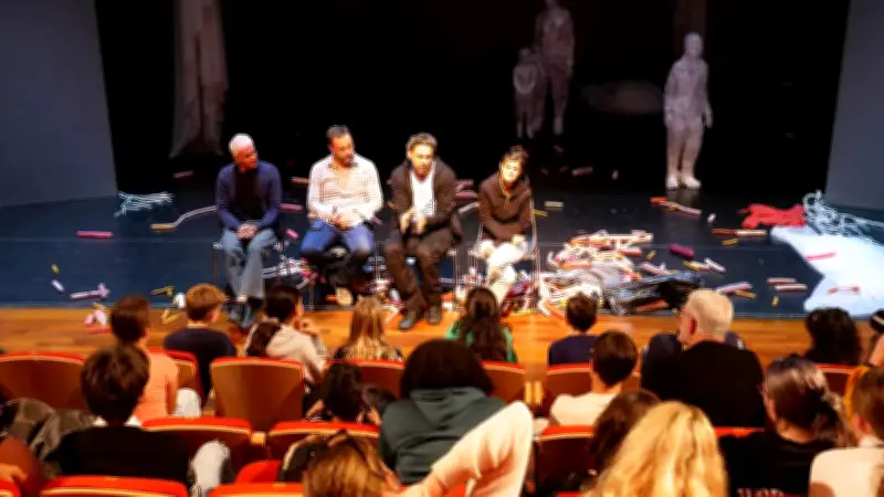 Des collégiens de Sérignan transforment un spectacle en œuvre de street-art mural
