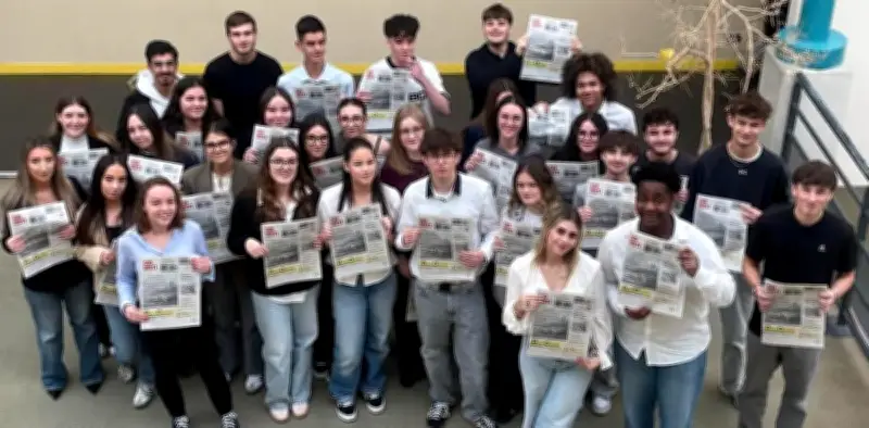 Des étudiants en BTS font du porte-à-porte pour promouvoir le journal Sud Ouest