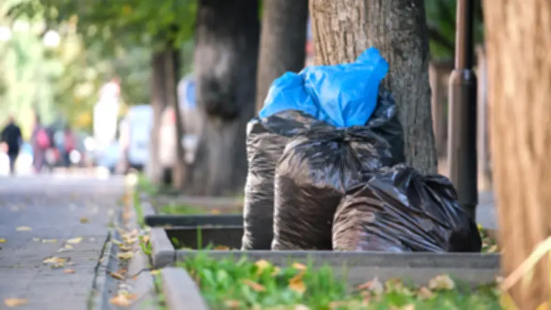 Deux Britanniques condamnées à une amende pour avoir déposé des vêtements destinés à une association